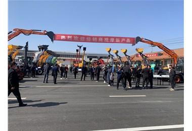 魯宇重工熱烈歡迎各地經銷商來廠參觀新車間及新研發(fā)產品